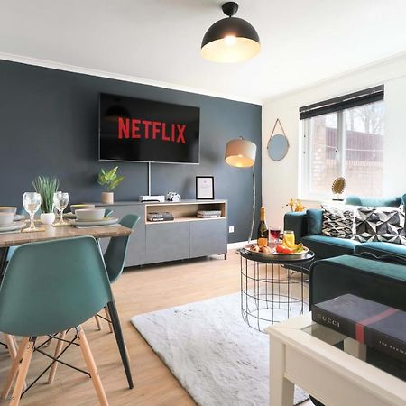 Central Mk House With Free Parking, Fast Wifi, And Smart Tv With Xbox, Sky Tv Packages And Netflix By Yoko Property Милтон-Кейнс Экстерьер фото